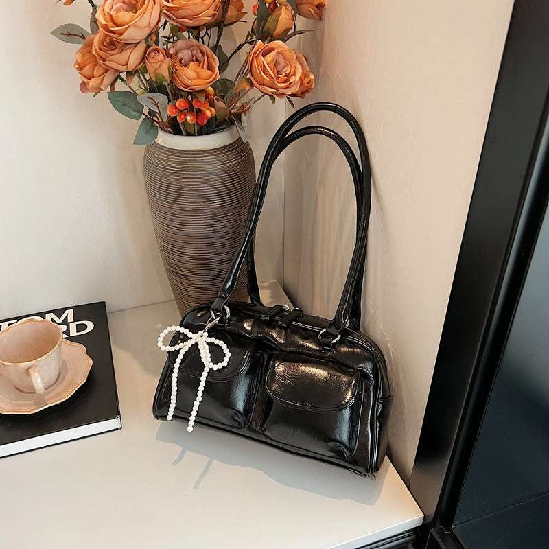 Bolso de hombro suave con detalle de lazo
