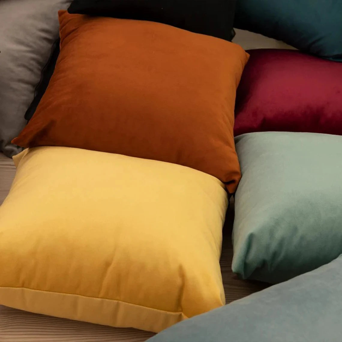 Luxurious Velvet Cushion Cover for Cozy Home Décor