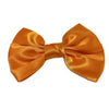 Handgemachter Seidenschleife in leuchtendem Orange-Gold.