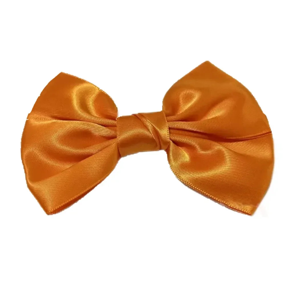 Handgemachter Seidenschleife in leuchtendem Orange-Gold.