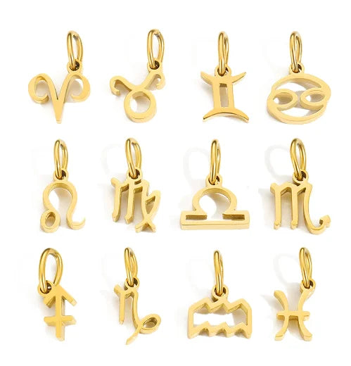 Collection de pendentifs en acier inoxydable représentant les constellations zodiacales, dans divers styles et designs.
