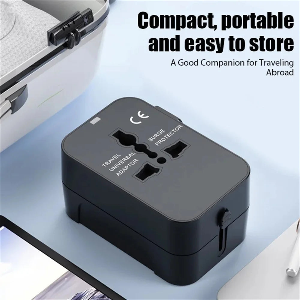 Kompakter schwarzer universeller Reise-AC-Adapter mit CE-Zertifizierungszeichen.