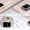Funda tipo bumper con pedrería brillante para Apple Watch, vista desde varios ángulos y accesorios.