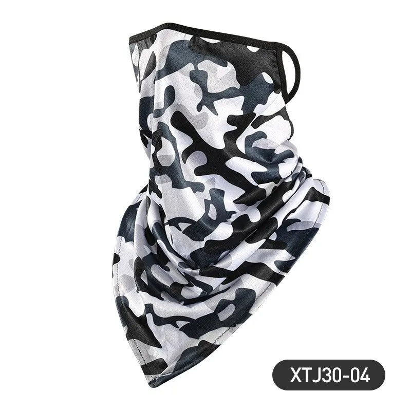 Cache-col respirant à motif camouflage noir et blanc.