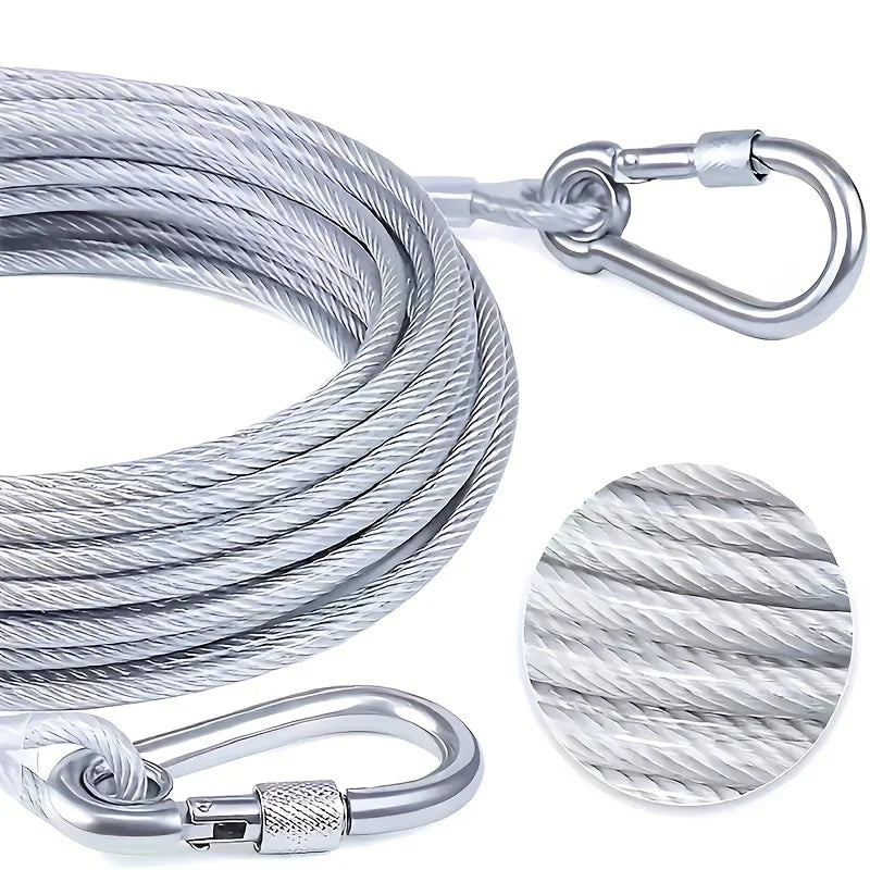 Gefaltene, robuste Edelstahl-Leine mit Metallverschlüssen und kreisförmige Ansicht der Drahtstruktur.