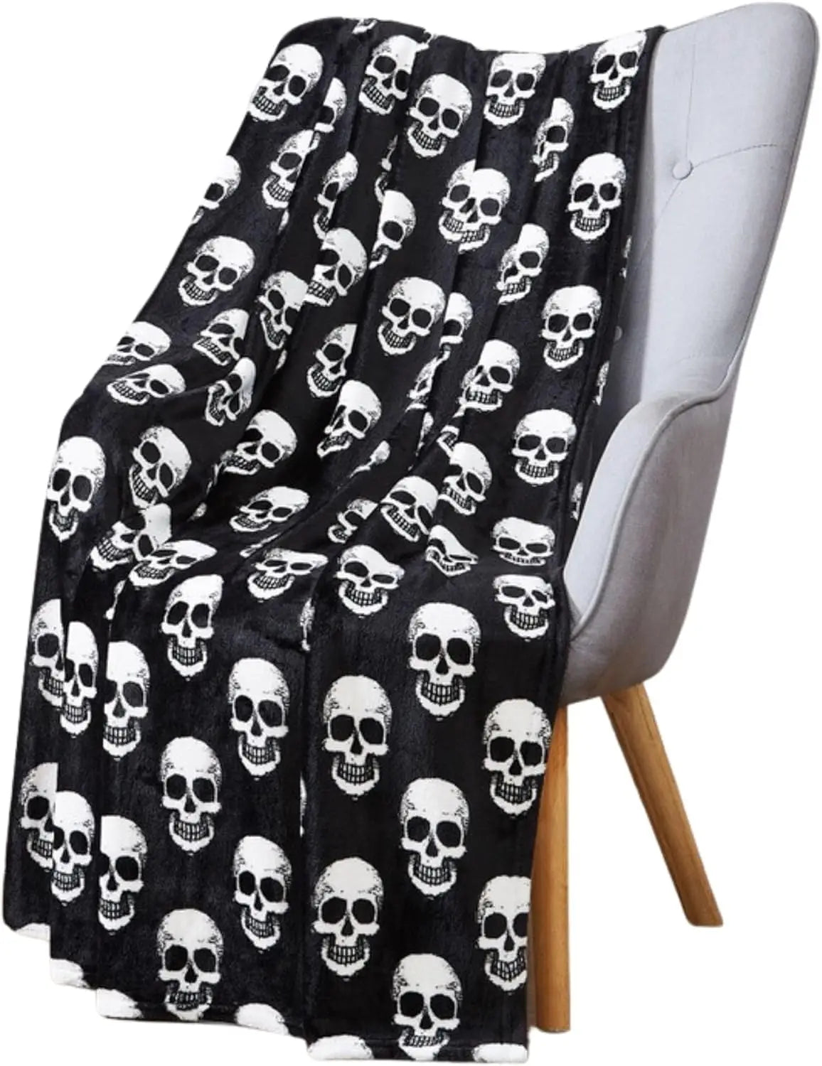 Couverture en flanelle noire avec un motif répétitif de crânes blancs