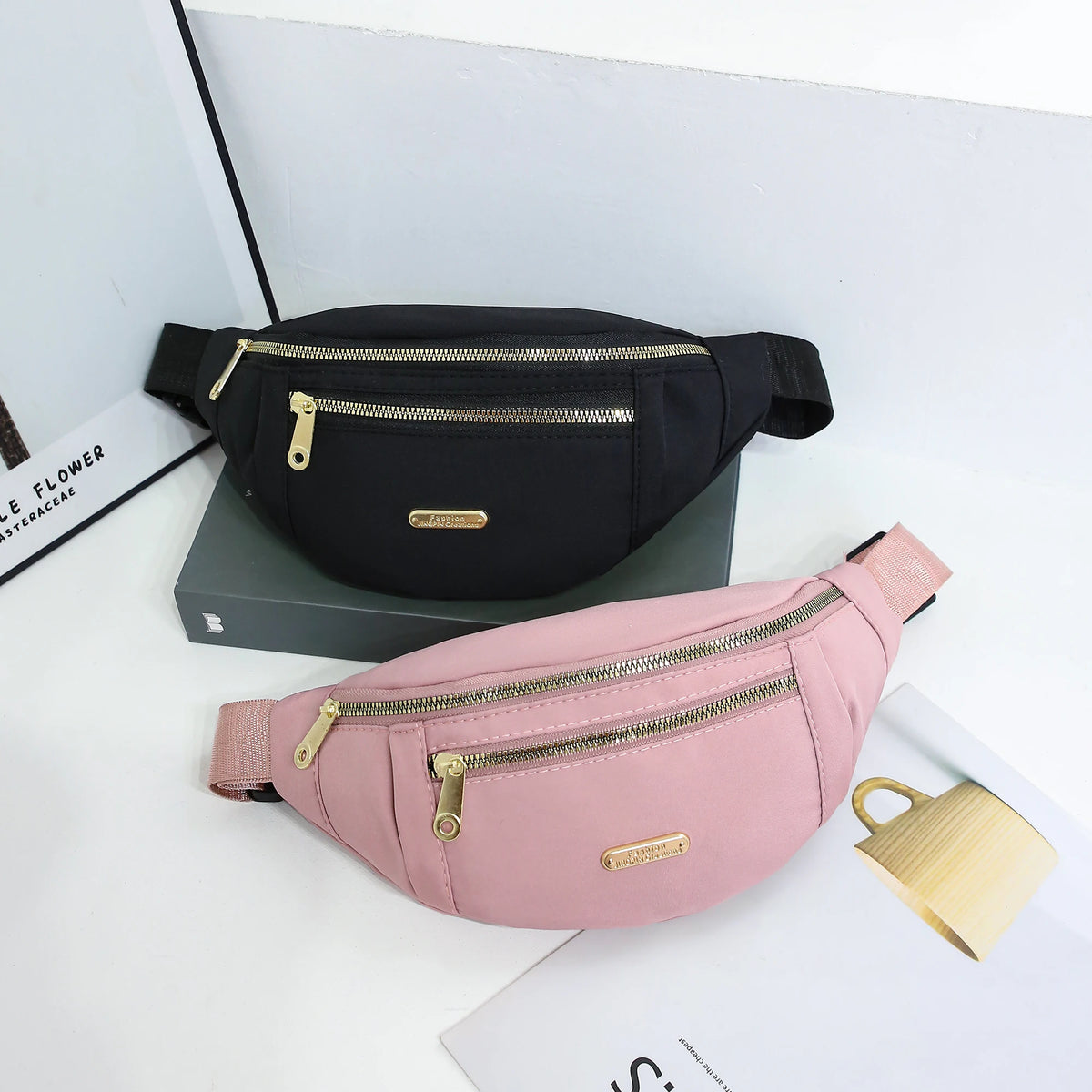 Pinkes Damen-Sport-Multi-Layer-Bauchtasche mit goldfarbenen Beschlägen auf weißem Untergrund.