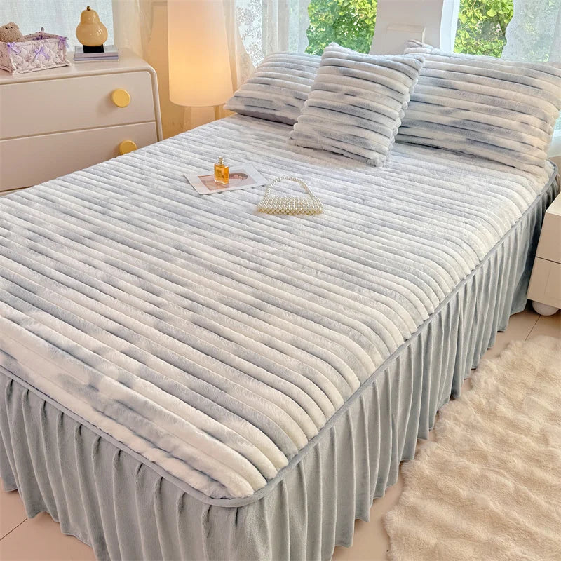 Plush Bed Skirt – Warm, Soft, and Elegant Bedding Essential
