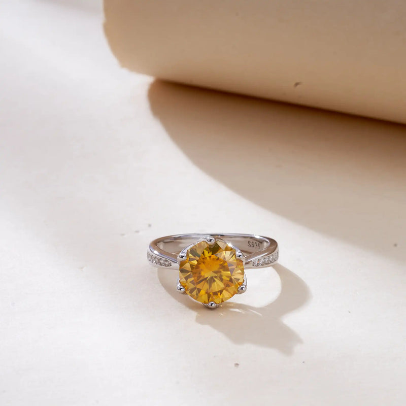 Anillo Solitario de Moissanita Amarillo Oro 9mm en Plata de Ley 925