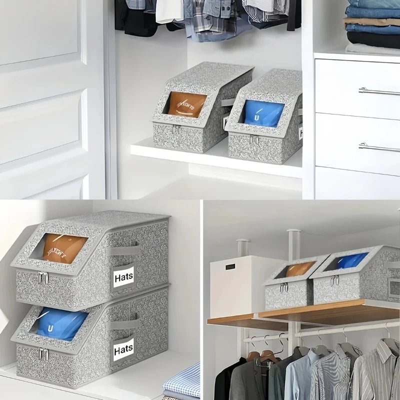 Une pile de boîtes de rangement en tissu gris pour chapeaux et vêtements, exposées sur une étagère blanche.