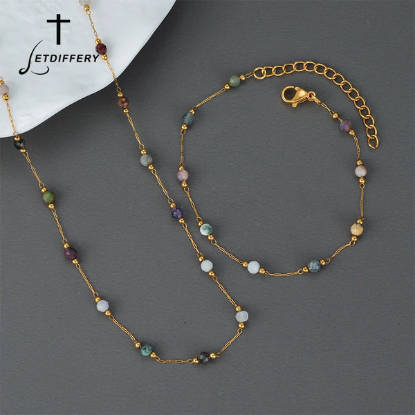 Joyería de cuentas de piedra natural con cadenas de oro y piedras de colores como amatista, jade y cuarzo.