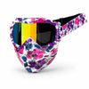 Ein Paar mehrfarbige taktische Motorradbrillen mit Blumenmusteretui.