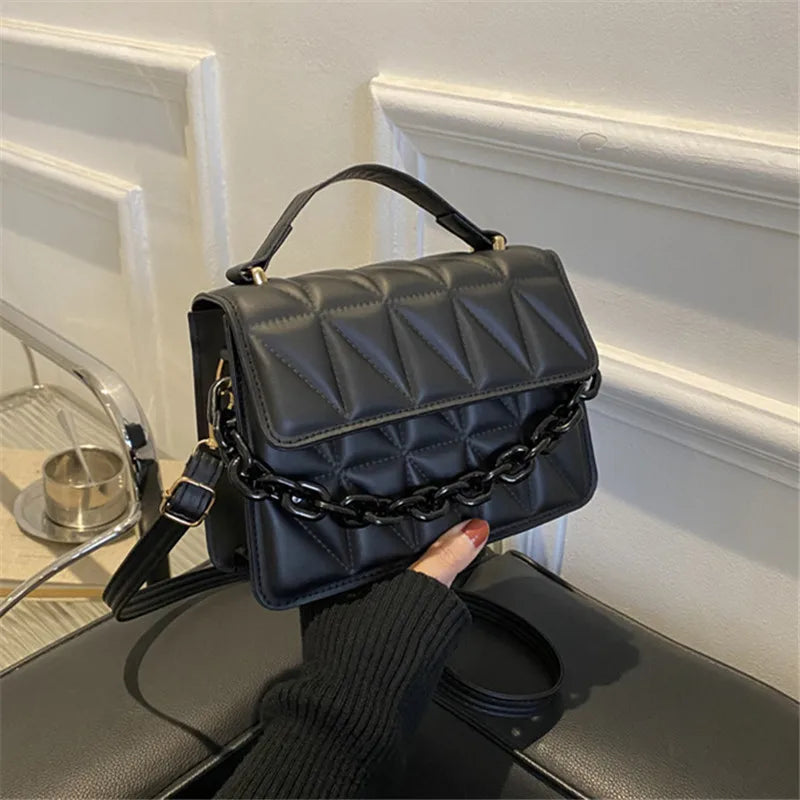 Petite Tote Carrée Matelassée avec Bandoulière Chaîne