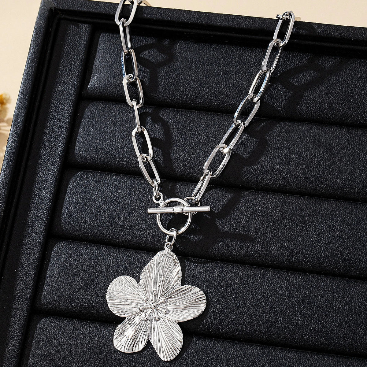 Collier Pendentif Fleur de Wisteria Vintage