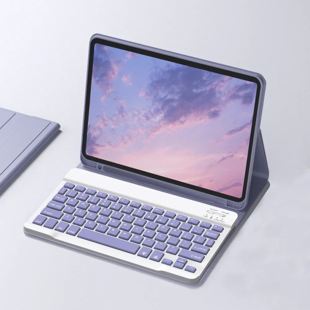 Silber- und lila Universal-iPad-Hülle mit Bluetooth-Tastatur-Cover, geöffnet zeigt einen Sonnenuntergang.