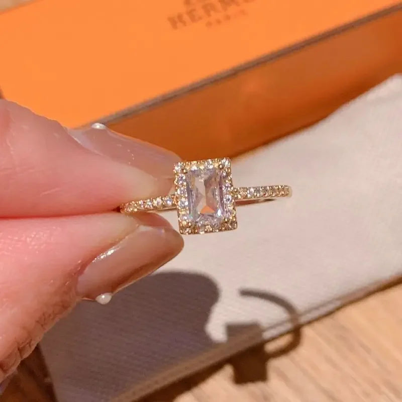 Bague géométrique classique en zircon avec bande ajustable ouverte