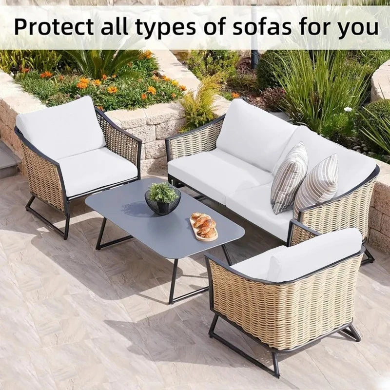 Fundas de cojines para sofá de mimbre para exterior en beige y blanco, protegiendo muebles de patio.