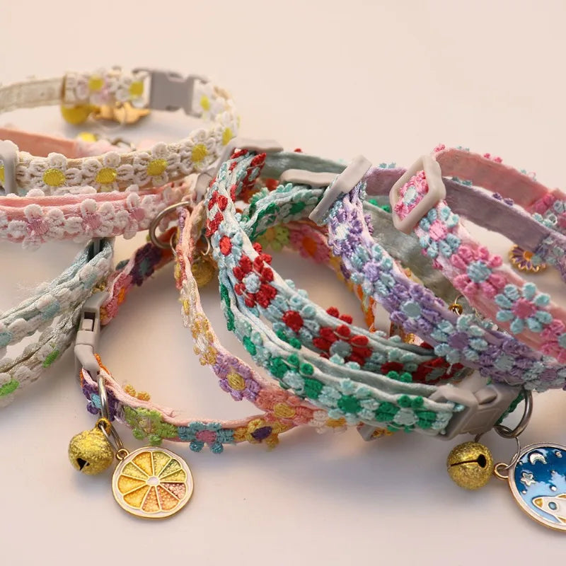 Collier en Dentelle Réglable pour Chat avec Pendentif