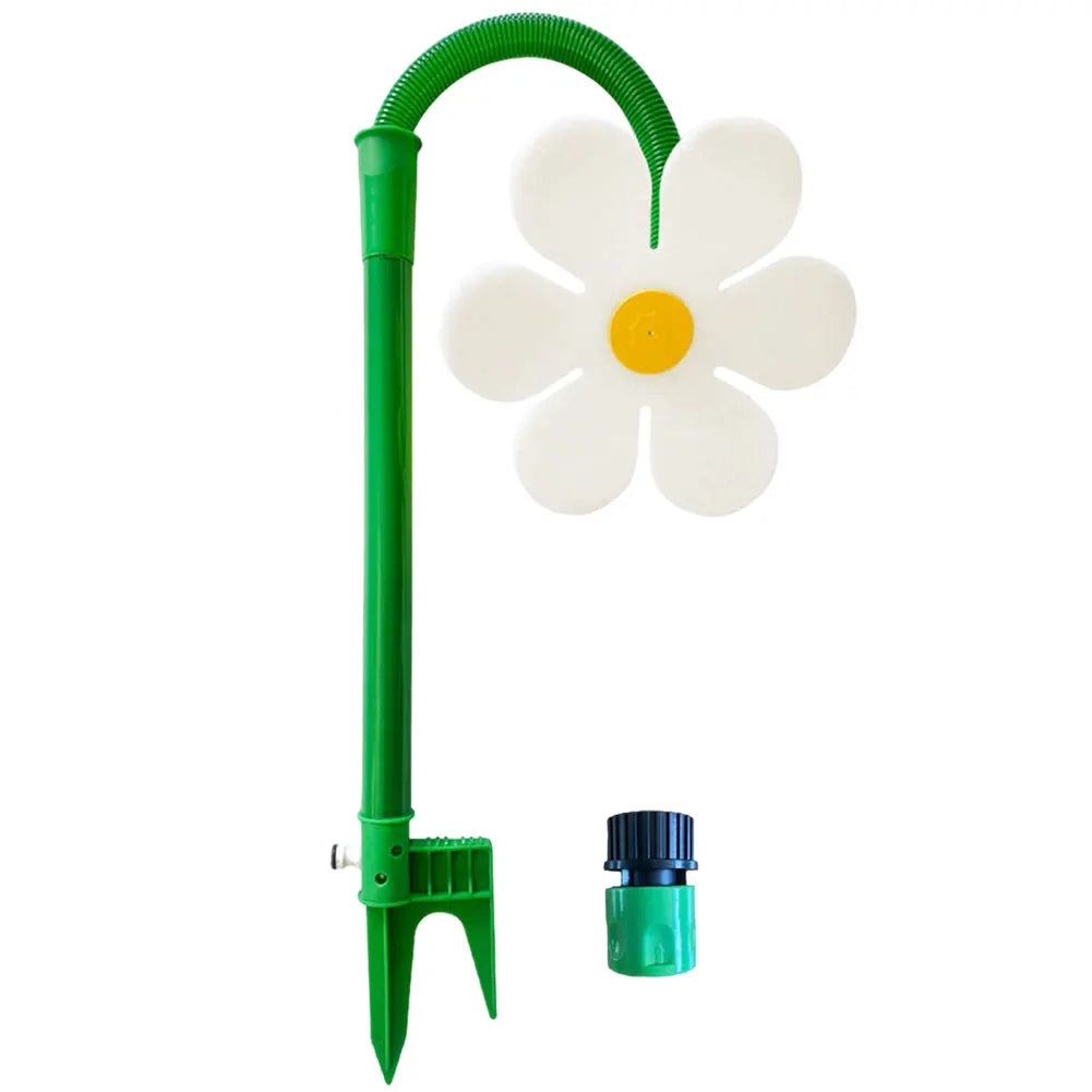 Arroseur de pelouse floral vert rotatif avec des pétales blancs et un centre jaune.