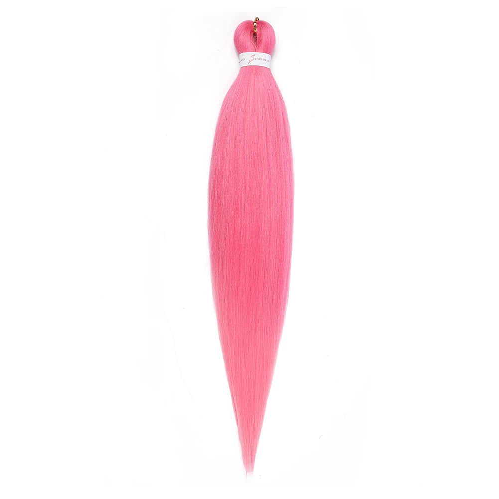 Ein einzelner Strang leuchtend pinker vorgestreckter Ombré-Flechthaar-Verlängerungen