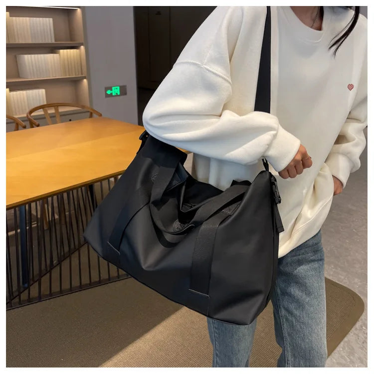Versatile Large-Capacity Travel Duffel Bag with Water-Resistant Oxford Fabric