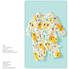 Prenda de bebé o niño con estampado amarillo y blanco y diseños de caras adorables.