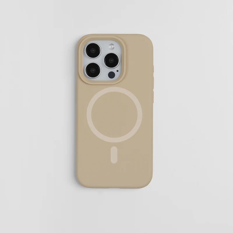 Coque de téléphone en silicone beige avec une découpe circulaire à l'arrière.