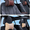 Dos variaciones de reposacabezas y cojines de asiento de cuero premium en colores marrón mocha y beige.