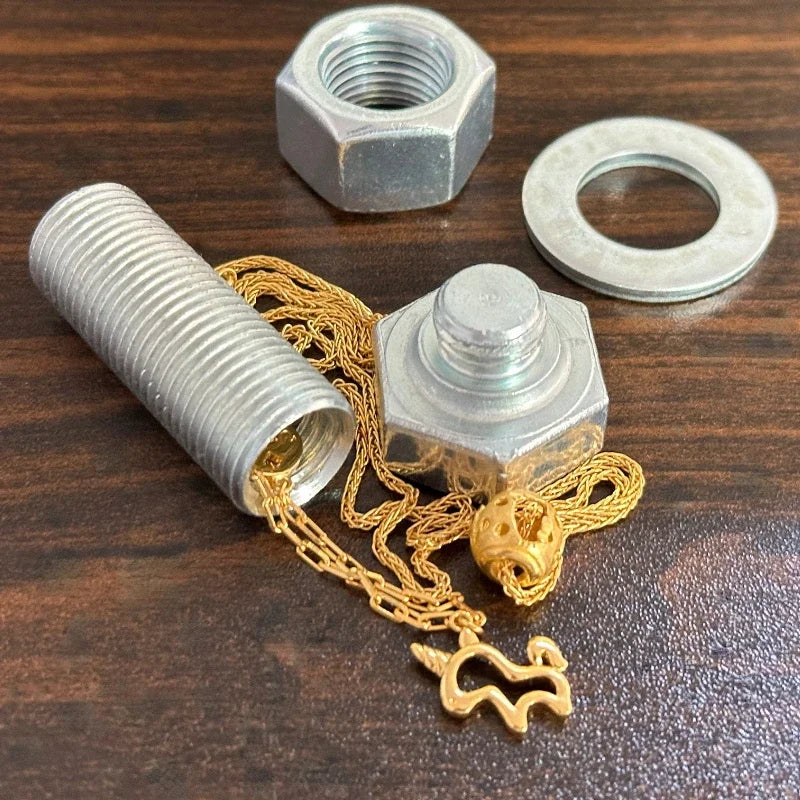 Boîte de rangement déguisée en boulon
