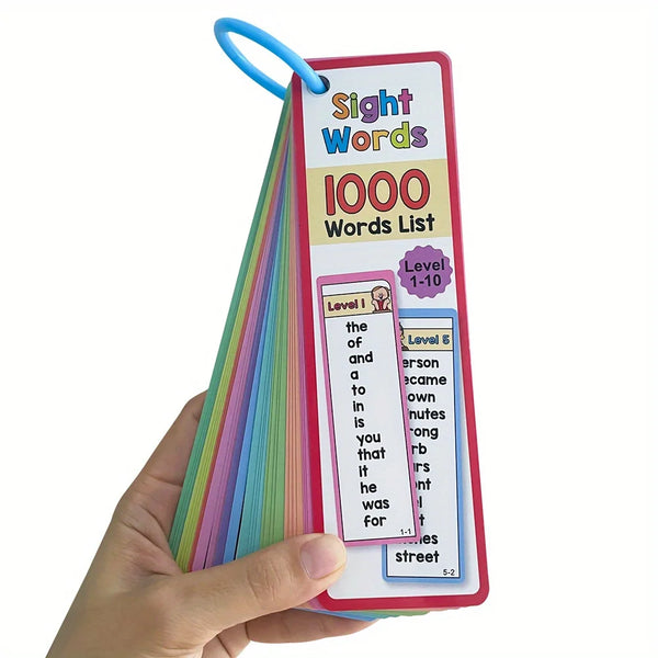 يد تمسك بمجموعة بطاقات تعليمية لكلمات Sight Words (1000 كلمة) للقراء المبتدئين.