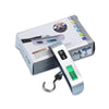 ميزان سفر رقمي محمول بجسم وشاشة فضية، مع صندوق التغليف.