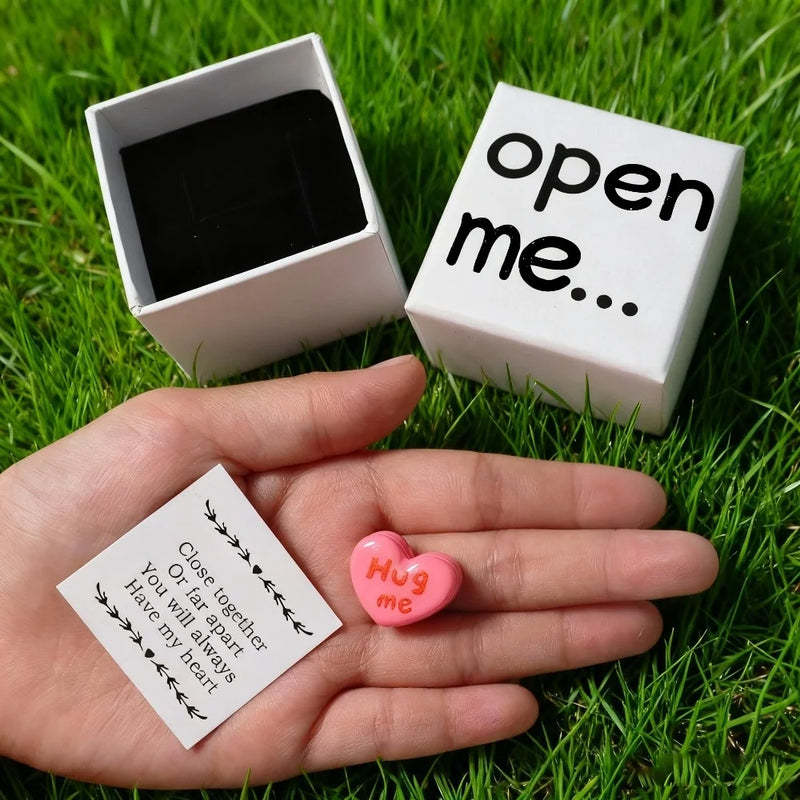 Caja de Regalo Sorpresa Romántica con Corazón de Resina y Tarjeta de Amor