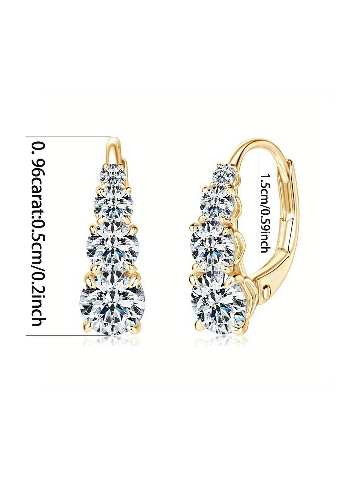 Boucles d'oreilles à clous dorés avec plusieurs pierres claires sur une délicate chaîne.