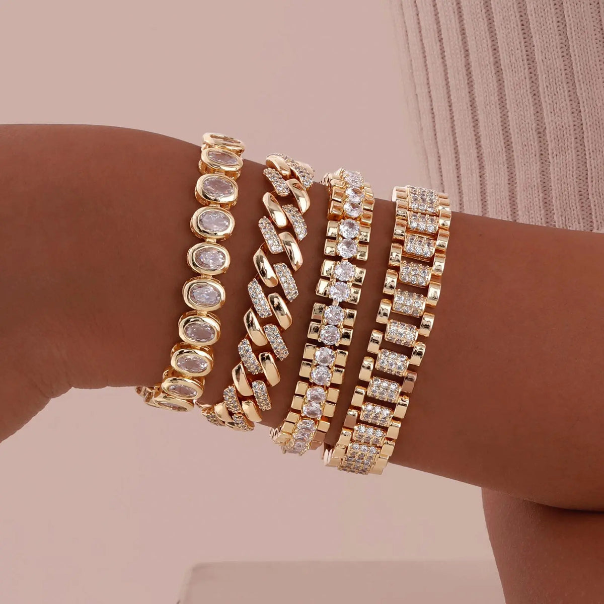 Bracelet Chaîne à Anneau de Papier Doré avec Pierres CZ
