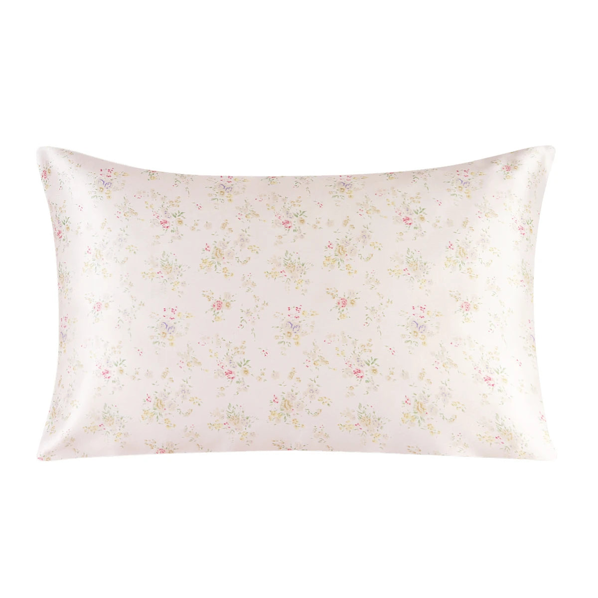Quadratische Seidenkissenhülle mit blassem rosa Hintergrund und zartem Blumenmuster.