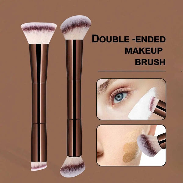 Un paire de pinceaux de maquillage à double extrémité avec des manches marron et des poils roses doux, montrés avec des gros 