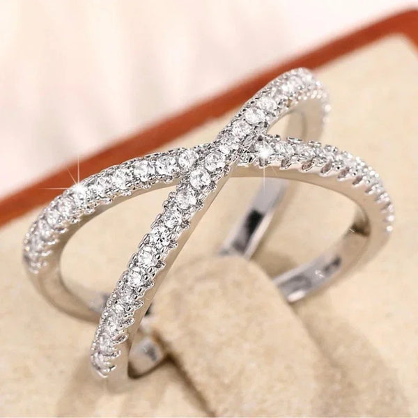 Anillo Cruzado de Circonia Cúbica