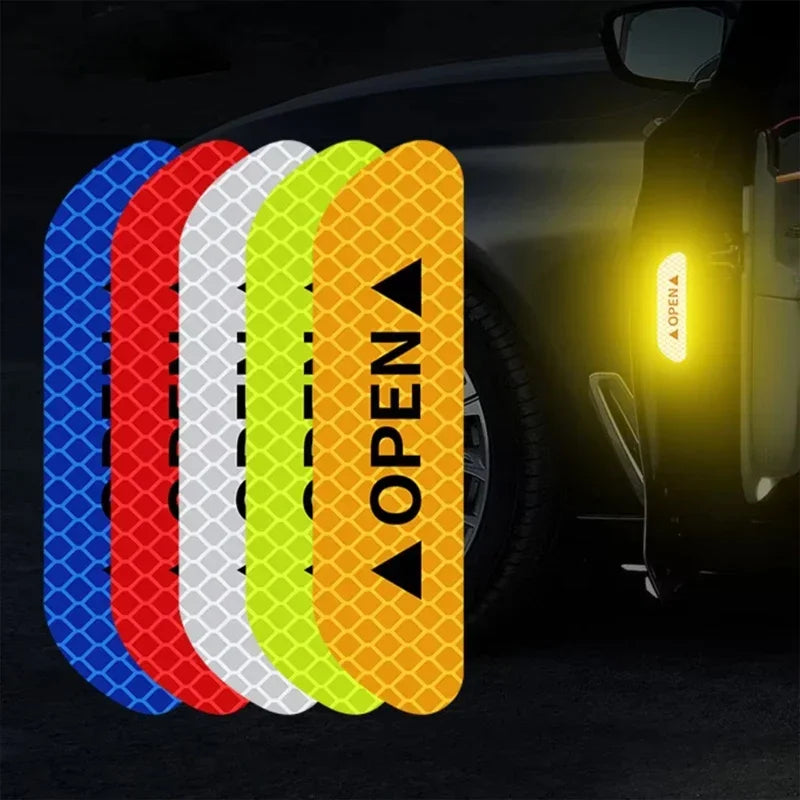 Paquete de cuatro calcomanías reflectantes con bordes de colores y un triángulo abierto para seguridad de puertas de coche