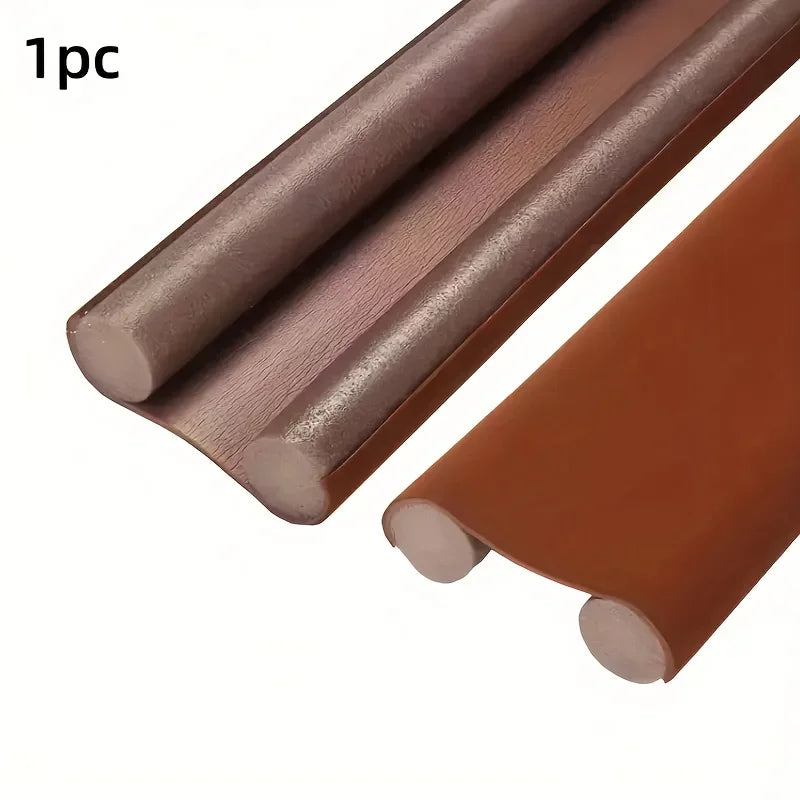 Une bande d'étanchéité en caoutchouc flexible marron, vue en diagonale.