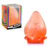Durchsichtiger orangener Stressball in Tropfenform neben seiner Verpackung