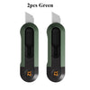 Deux petits couteaux utilitaires verts avec poignées noires et lames argentées