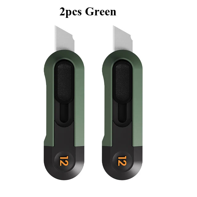 Deux petits couteaux utilitaires verts avec poignées noires et lames argentées