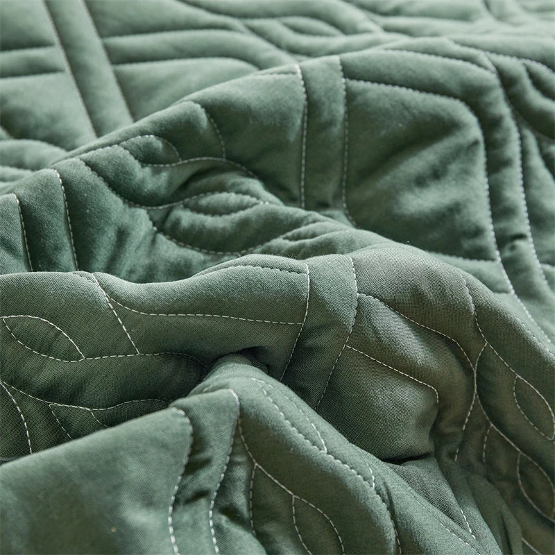 Lightweight All-Season Quilted Bedding Set with Pillow Shams