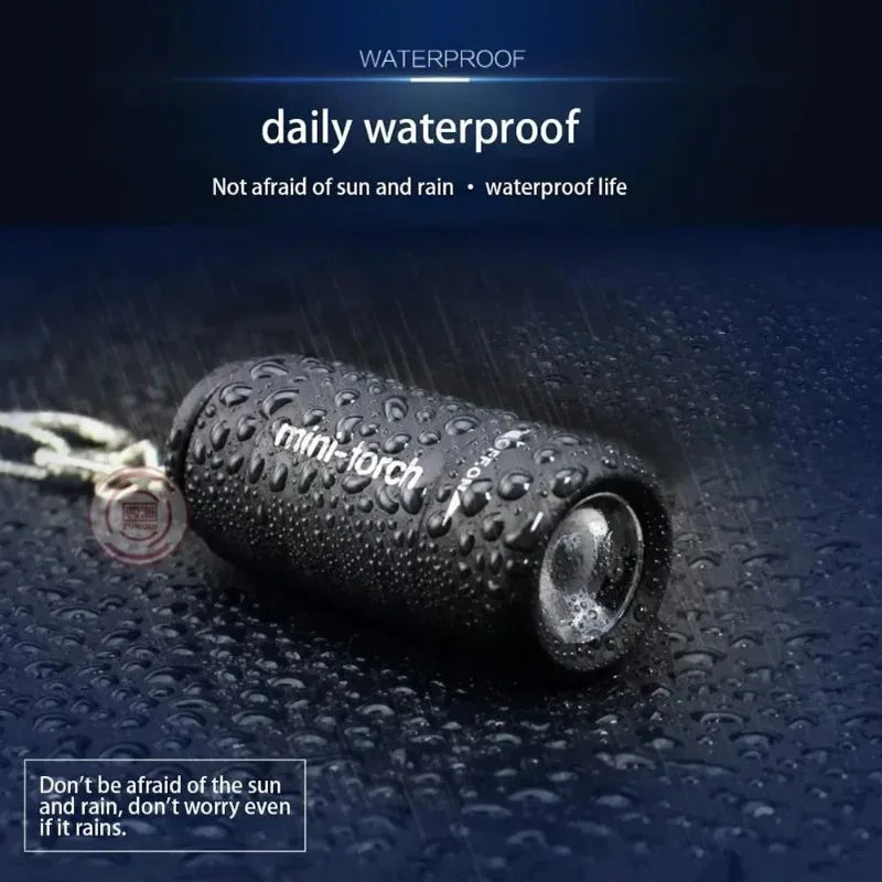 Mini lampe de poche USB rechargeable sur porte-clés