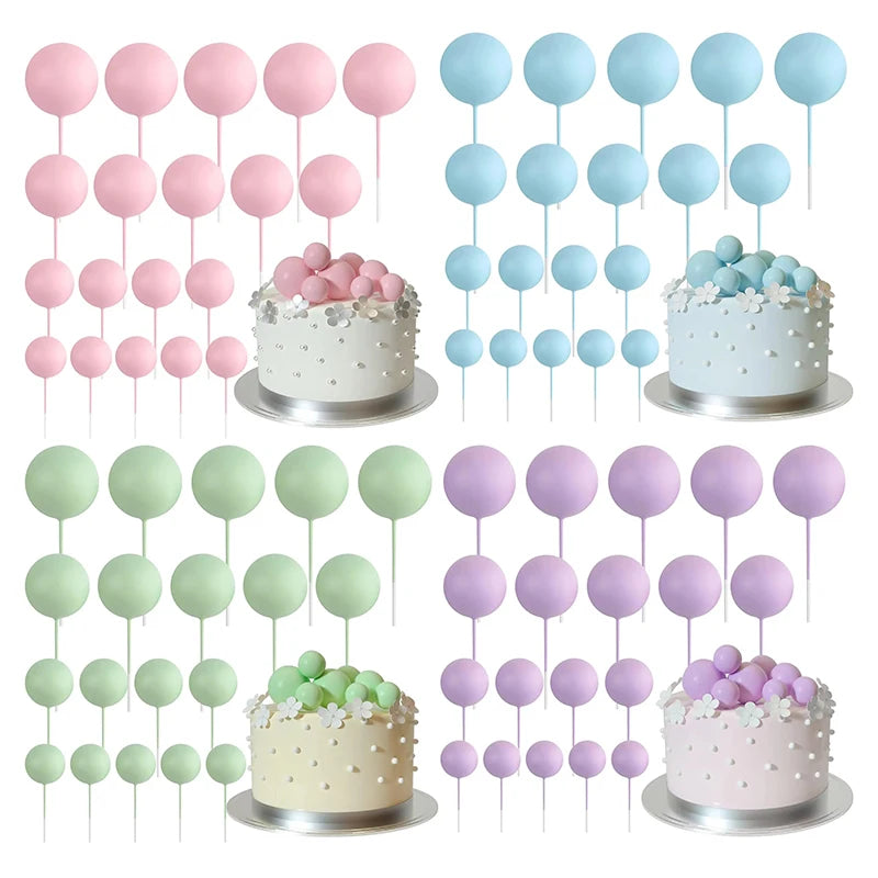 Sammlung von 20-teiligen Ballkuchen-Topper-Dekorationen in Pastellfarben wie rosa, blau und grün.