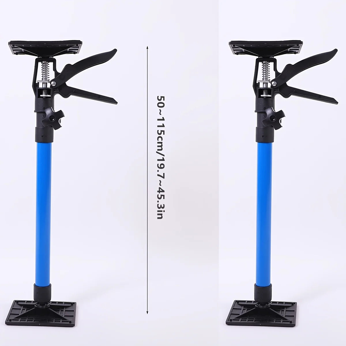 Ein Paar schwarzer und blauer, verstellbarer Stützstangen mit Klemmen und flachen Enden.