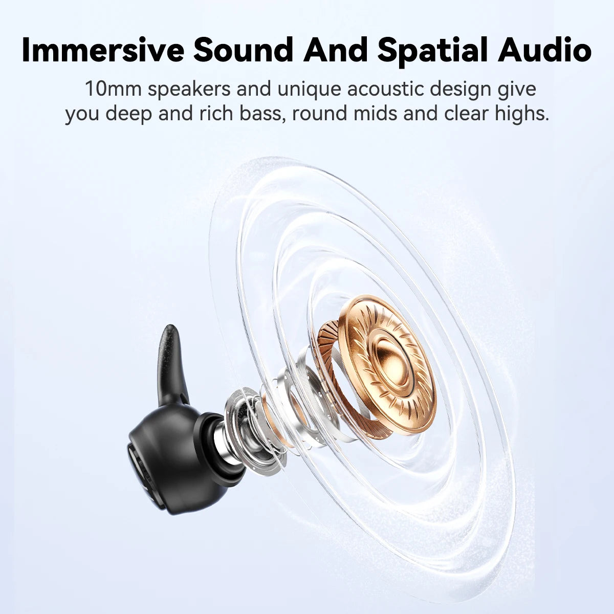 Primer plano de un auricular inalámbrico negro y dorado con un diseño acústico claro.