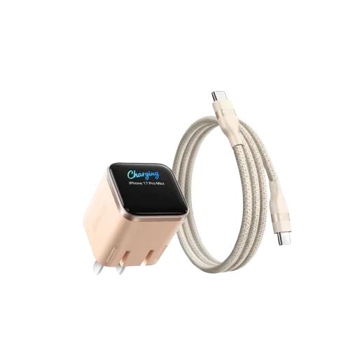 Un câble de charge et un adaptateur d'alimentation beige à côté d'un smartphone, indiquant une charge rapide de l'appareil.