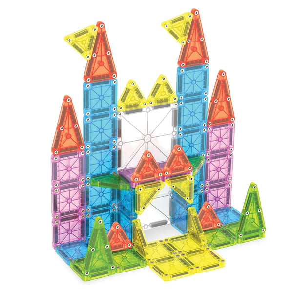 Structure colorée faite de blocs magnétiques miniatures en forme de tours et de pièces géométriques.