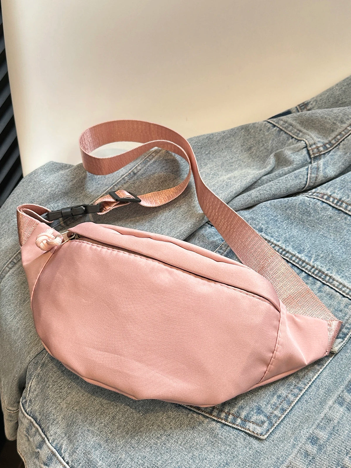Adjustable Nylon Waist Bag for Travel, Workout & Daily Use